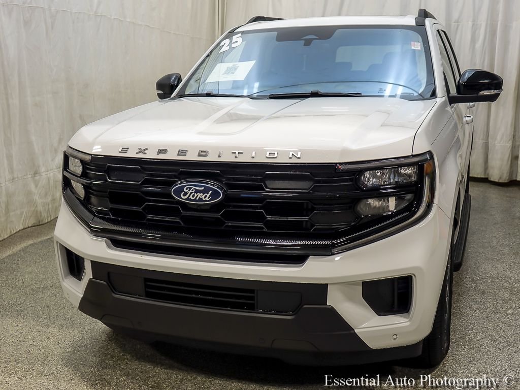 Used 2025 Oxford White Ford Active image 5