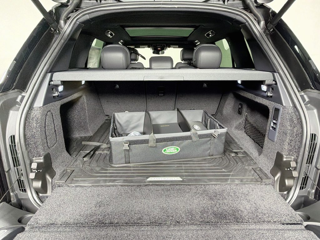 New 2027 Santorini Black Land Rover SE image 28