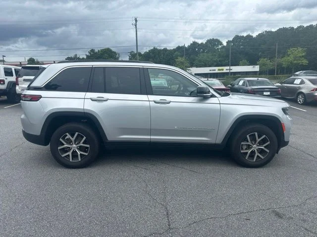 Used 2025 Silver Jeep Limited image 2