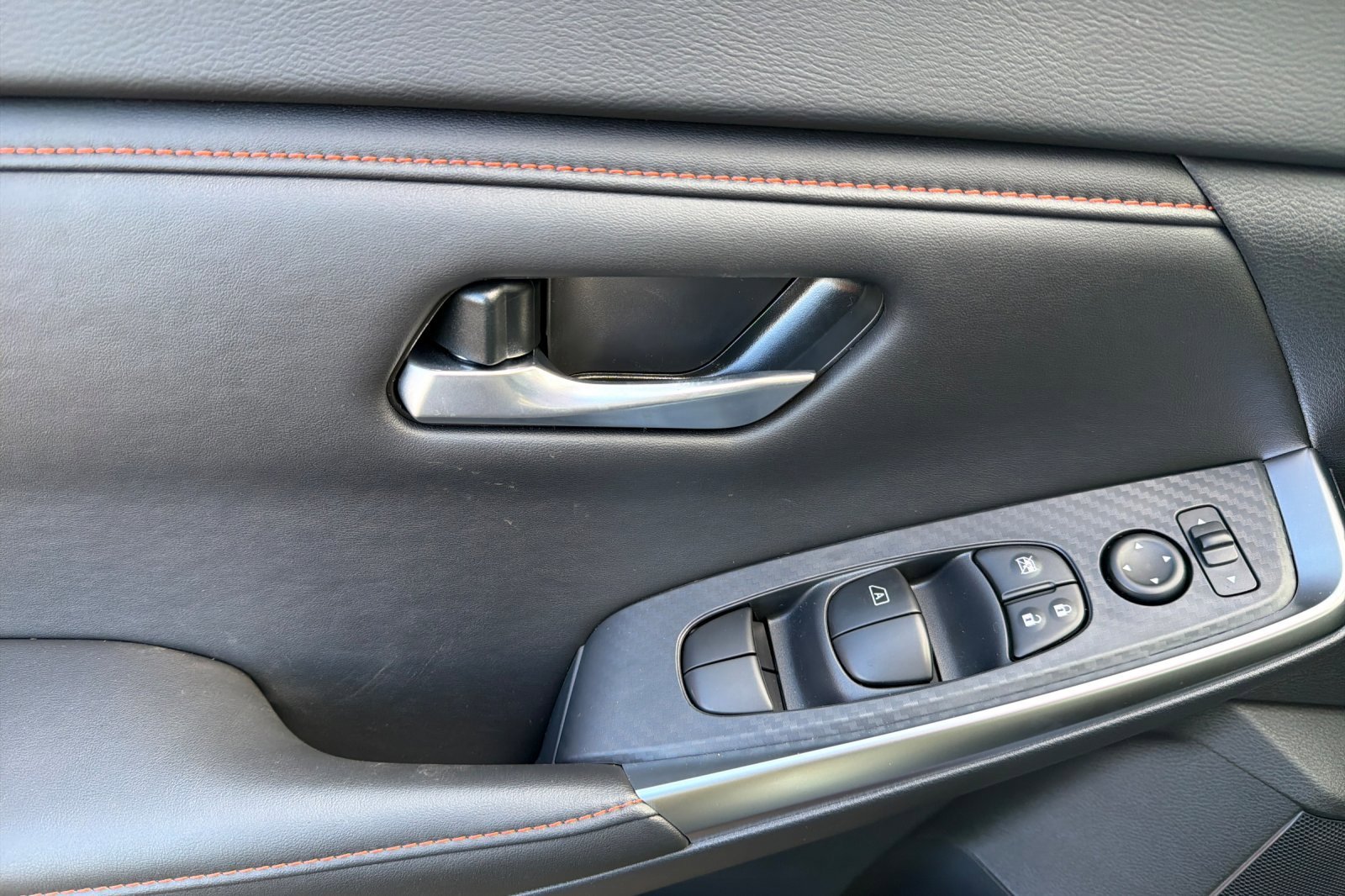 New 2025 Atlantic Gray Metallic/Super Black Nissan SR image 8