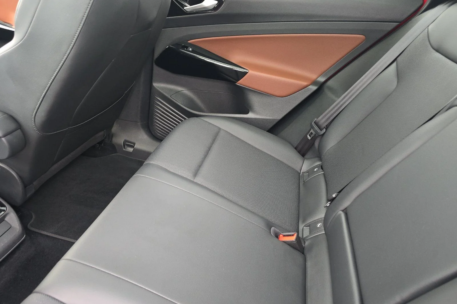 Used 2022 Red Volkswagen Pro S image 12