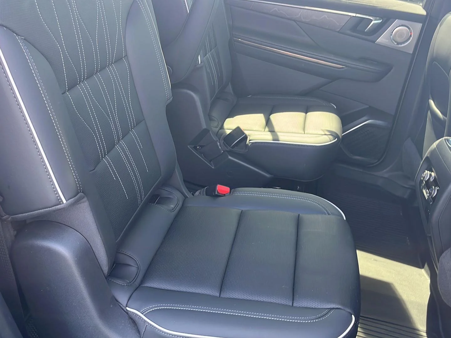 Used 2025 Ebony Twilight Metallic Buick Avenir image 31