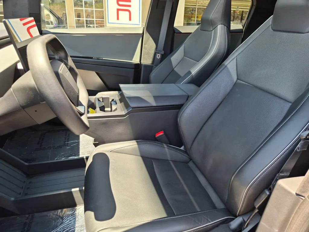 Used 2025  Tesla Long Range image 11