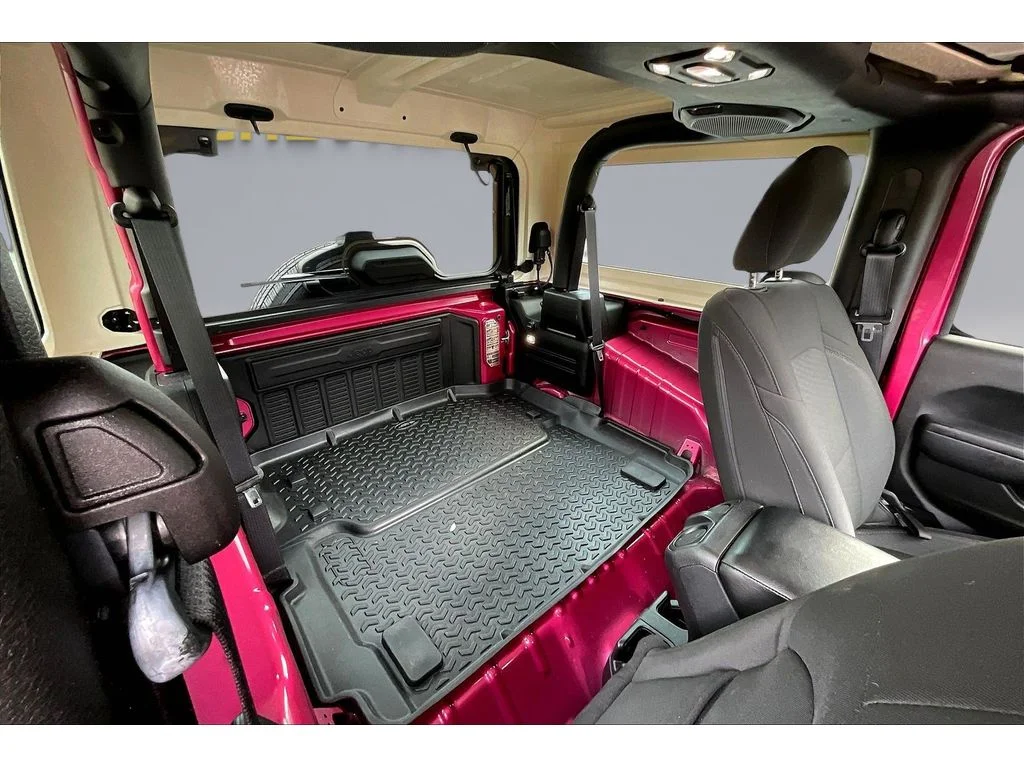 Used 2022 Pink Jeep Sport S image 18