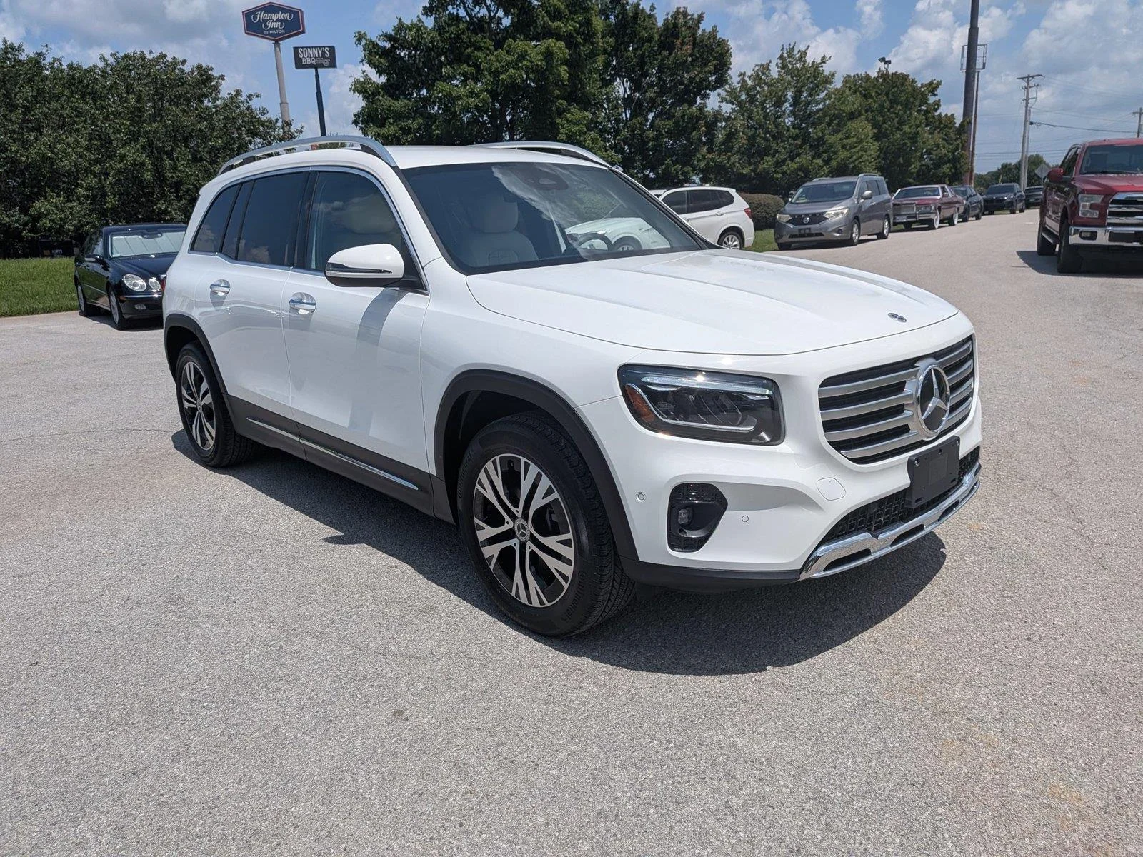 Used 2025  Mercedes-Benz GLB 250 image 7
