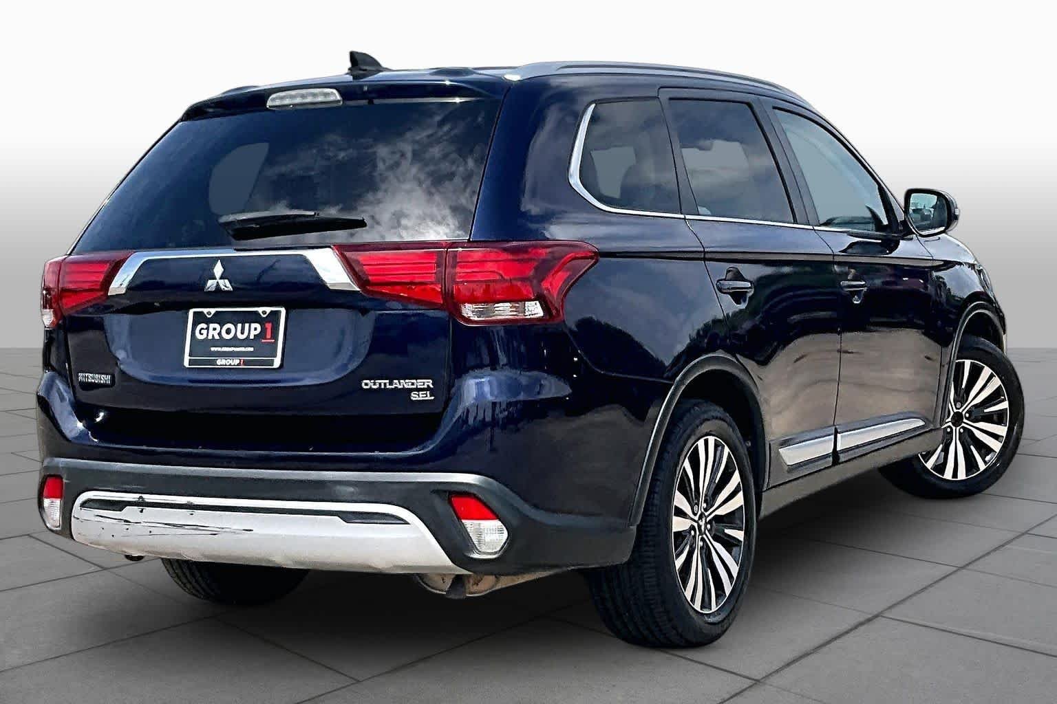 Used 2019 Cosmic Blue Metallic Mitsubishi SEL image 13