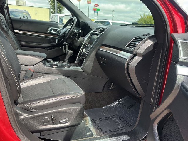 Used 2017 Red Ford Limited image 38