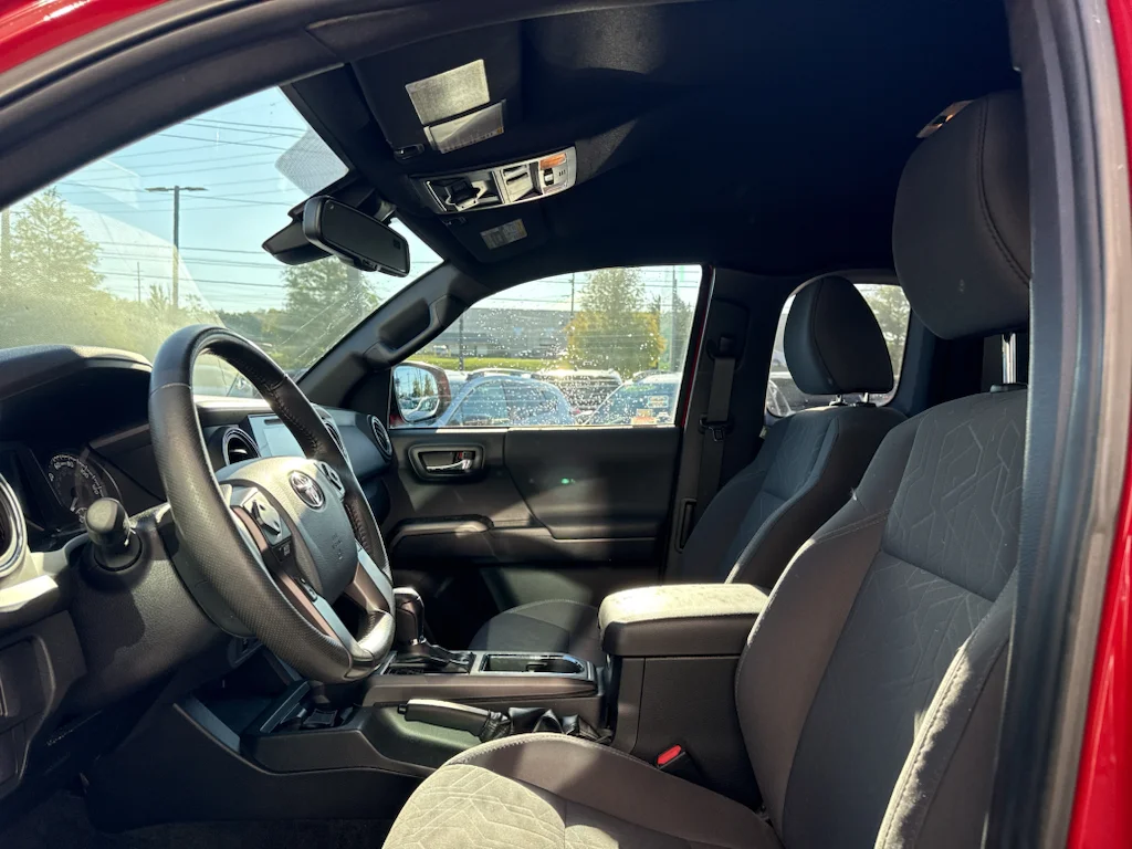 Used 2018 Red Toyota SR5 image 9