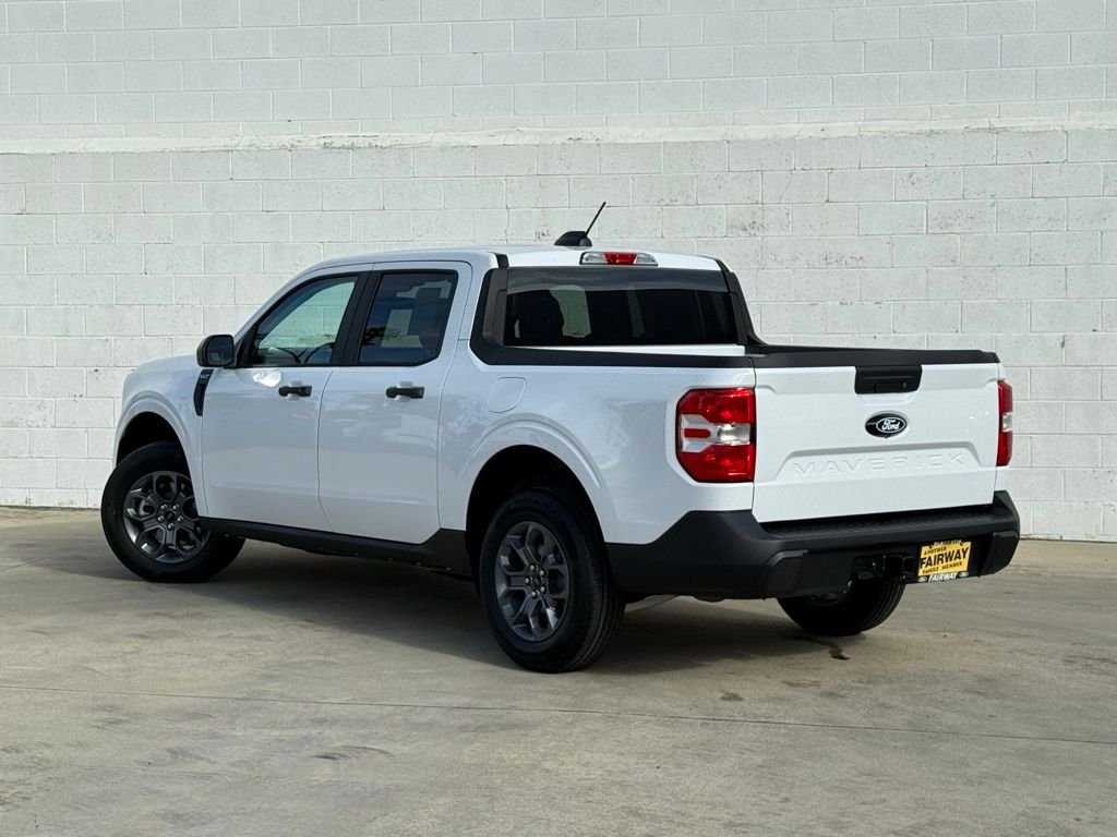 New 2025 Oxford White Ford XLT image 3