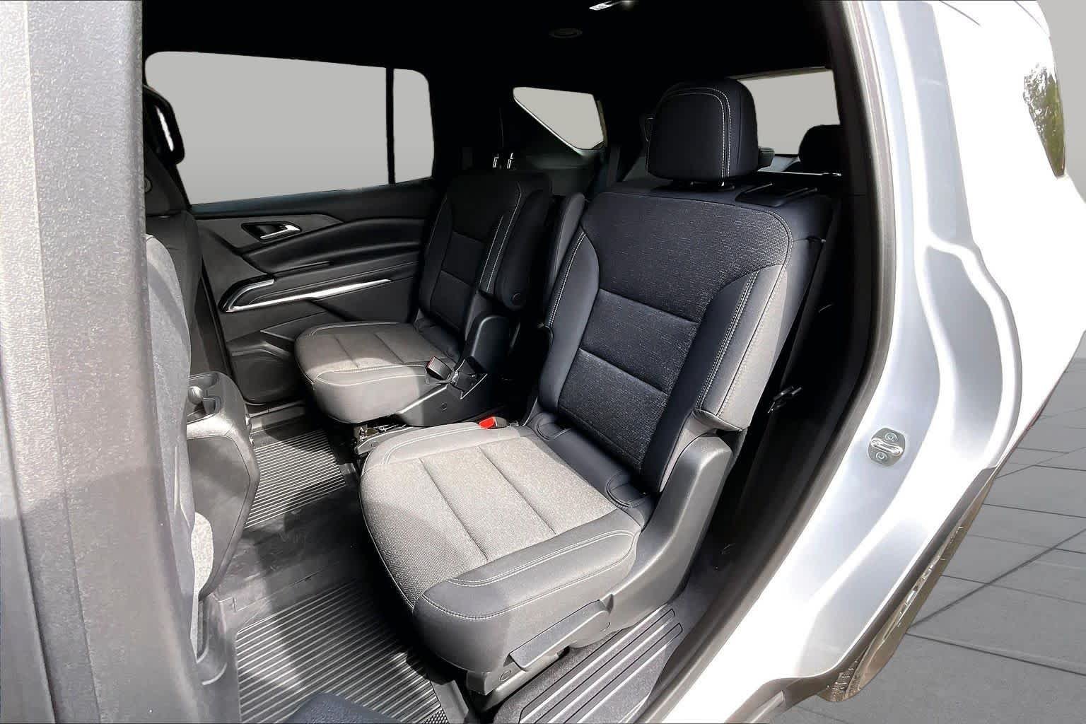 Used 2025 Summit White Chevrolet AWD LT image 19