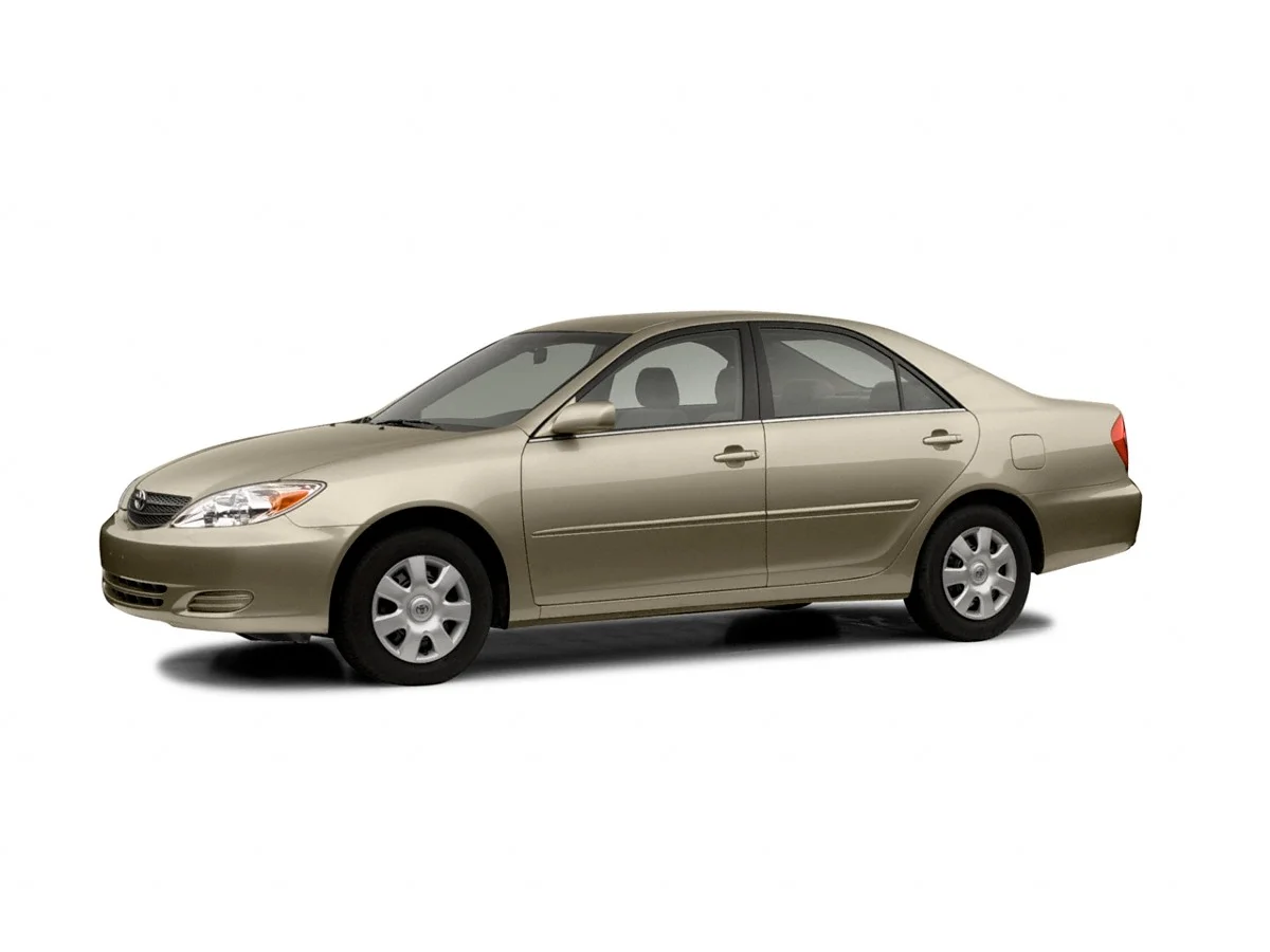 Used 2002  Toyota LE image 1