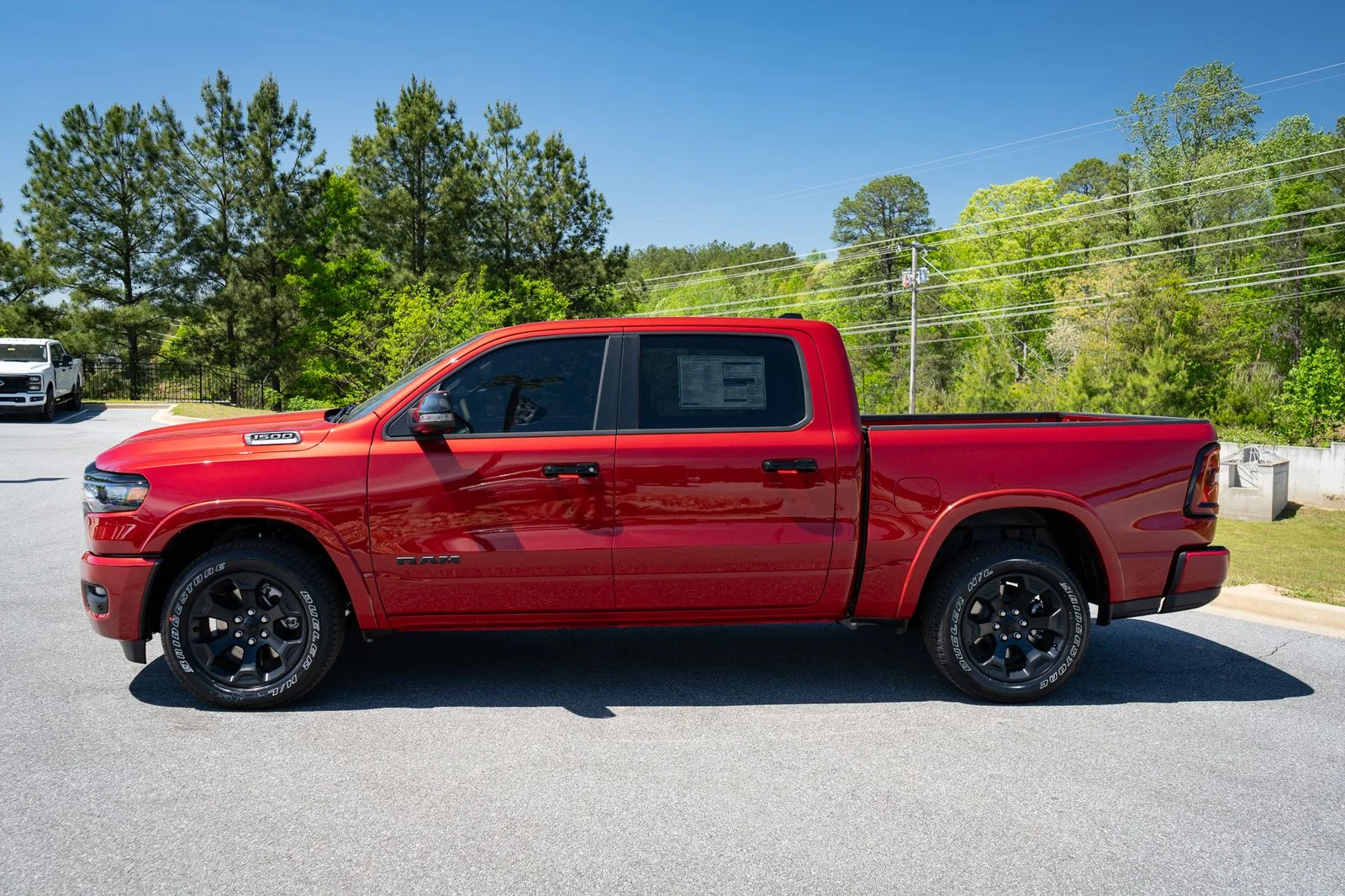 New 2026 Molten Red Pearl-Coat Exterior Paint RAM Big Horn/Lone Star image 5