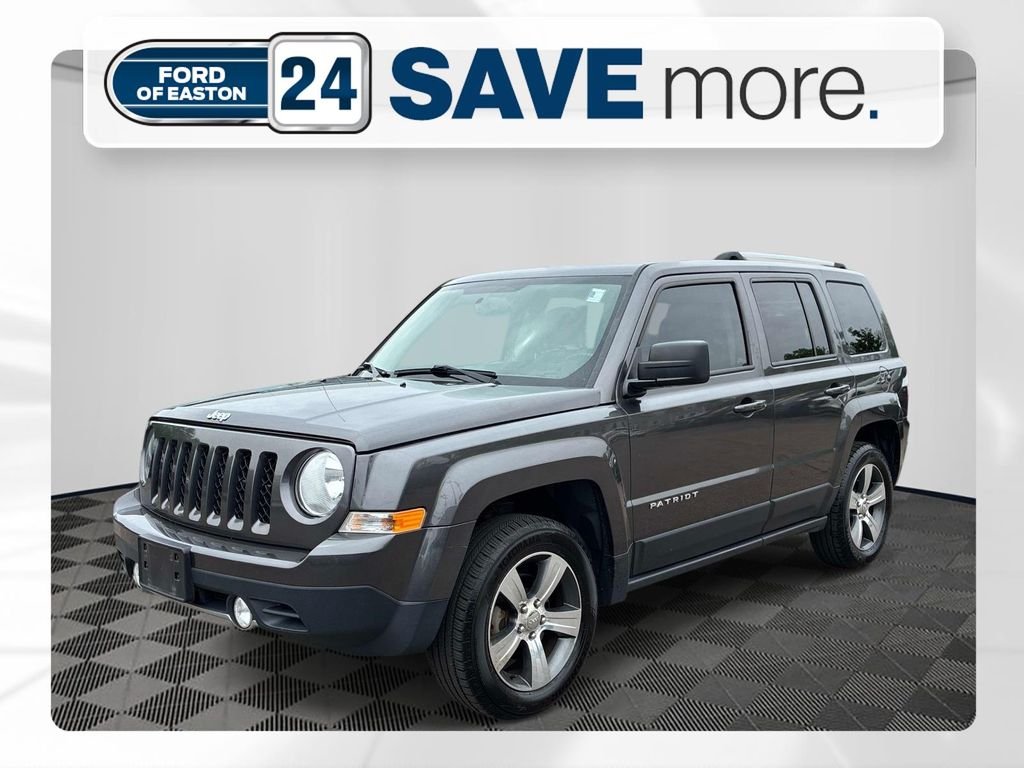 Used 2017 Gray Jeep Latitude image 1