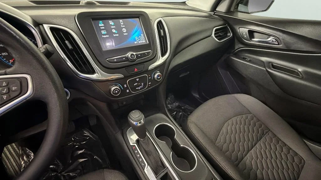 Used 2018 SILVER ICE METALLIC Chevrolet LT image 19
