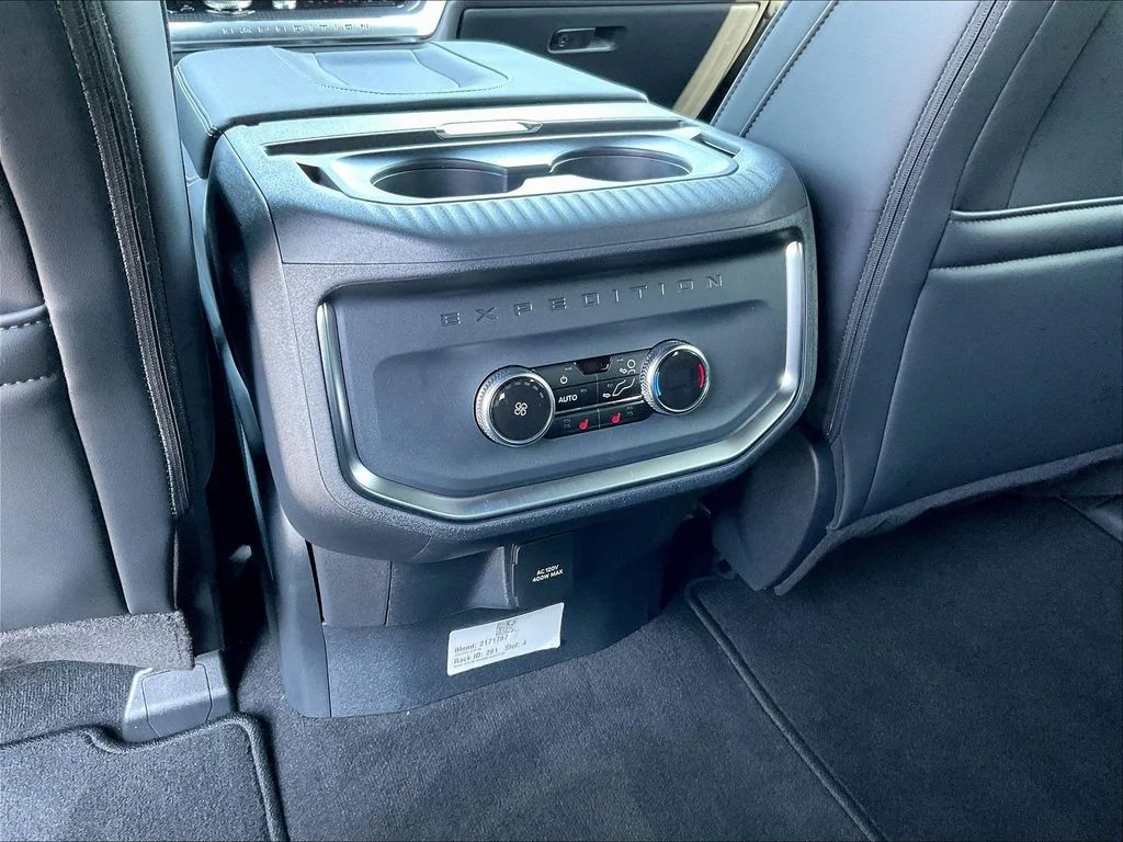 New 2027 Glacier Gray Metallic Tri-Coat Ford MAX Platinum image 18