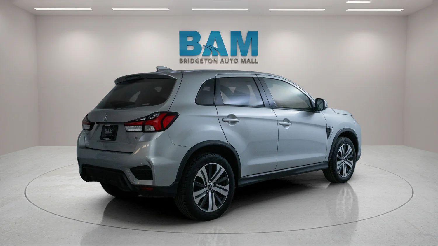 Used 2024 Silver Mitsubishi S image 7