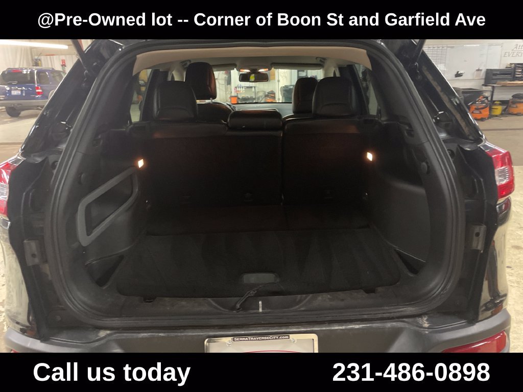 Used 2015 Black Jeep Latitude image 10