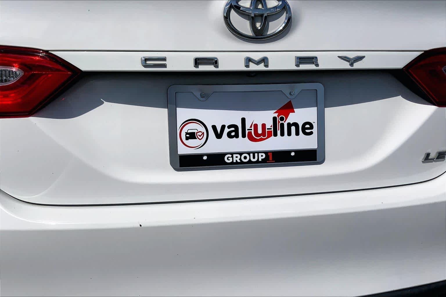 Used 2018 Super White Toyota LE image 10
