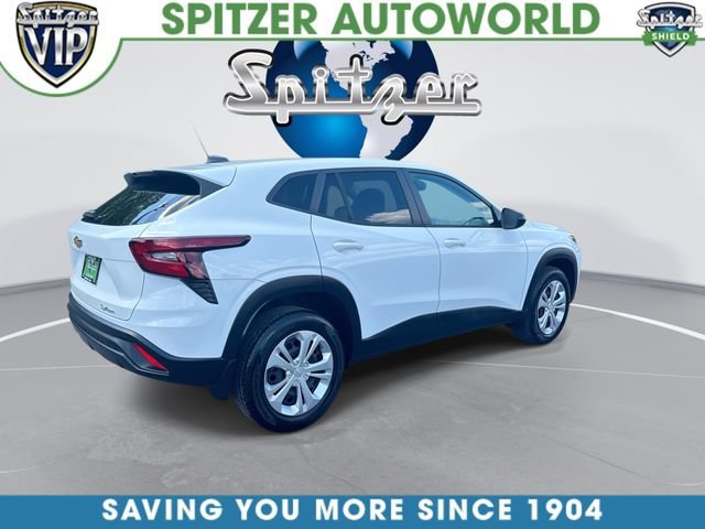 Used 2024 Summit White Chevrolet LS image 9