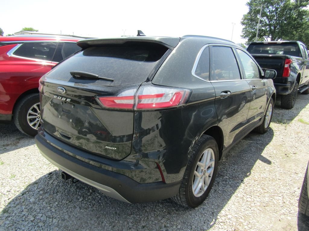 Used 2023 Green Ford SEL image 5