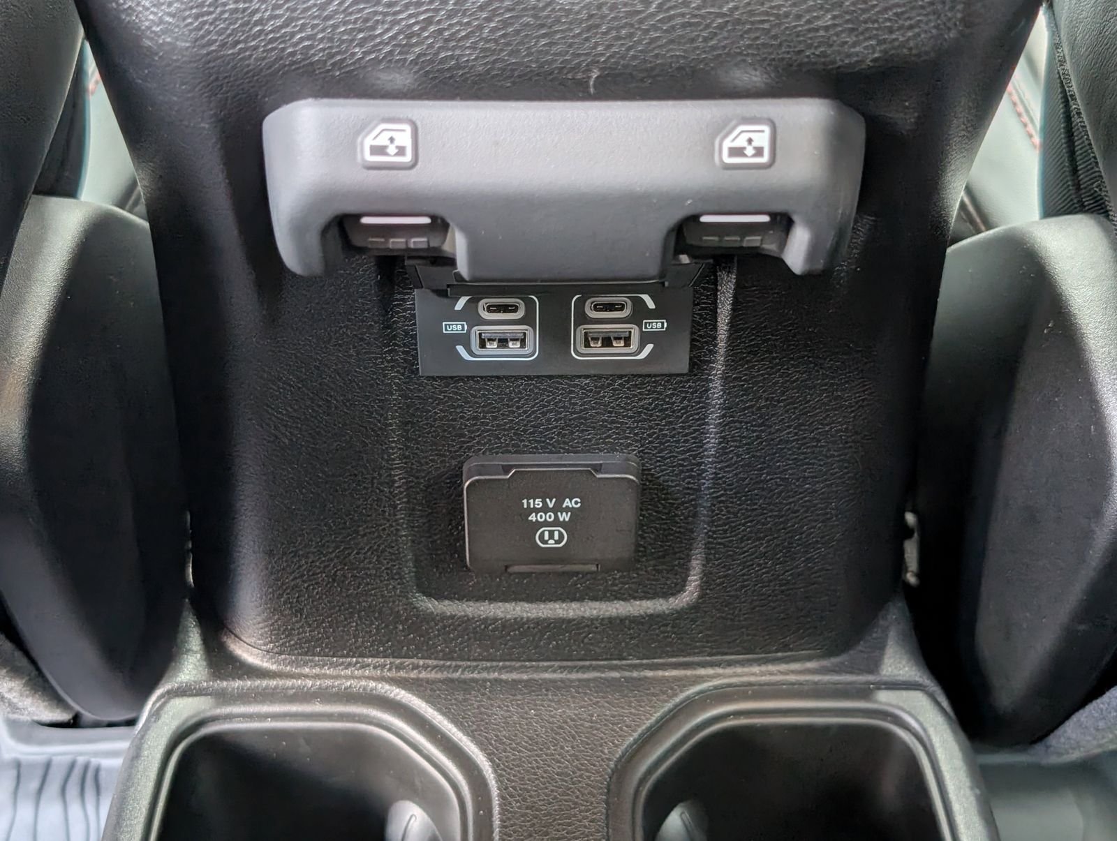 Used 2024 Crystal Metallic Jeep Rubicon image 31