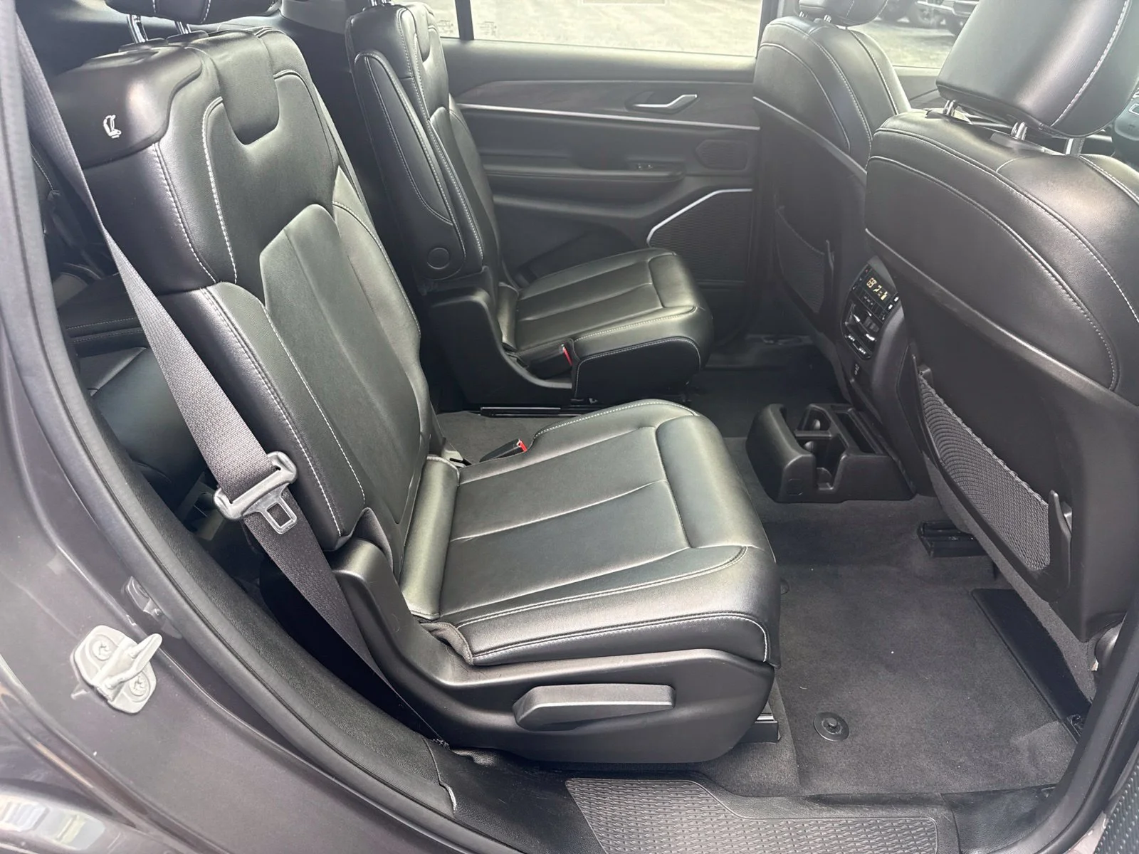 Used 2023 Gray Jeep Limited image 21