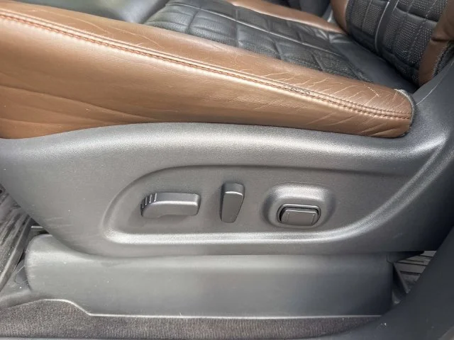 Used 2017 Brown Nissan Platinum Reserve image 21