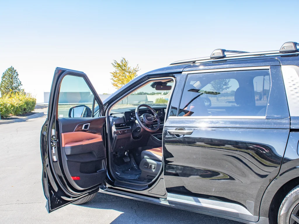 Used 2025 Aurora Black Pearl Kia SX image 24