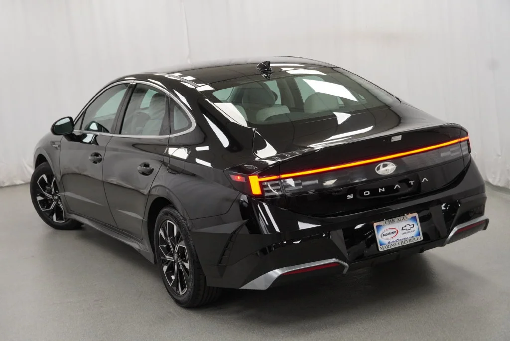 Used 2025 Abyss Black Hyundai SEL image 19