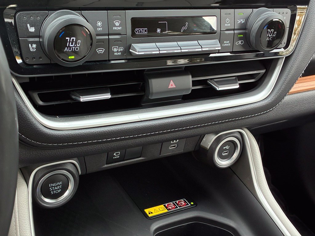 Used 2025 White Toyota Platinum image 24
