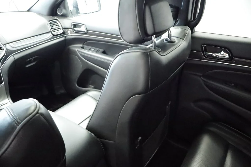 Certified Used 2020 White Jeep Overland image 24