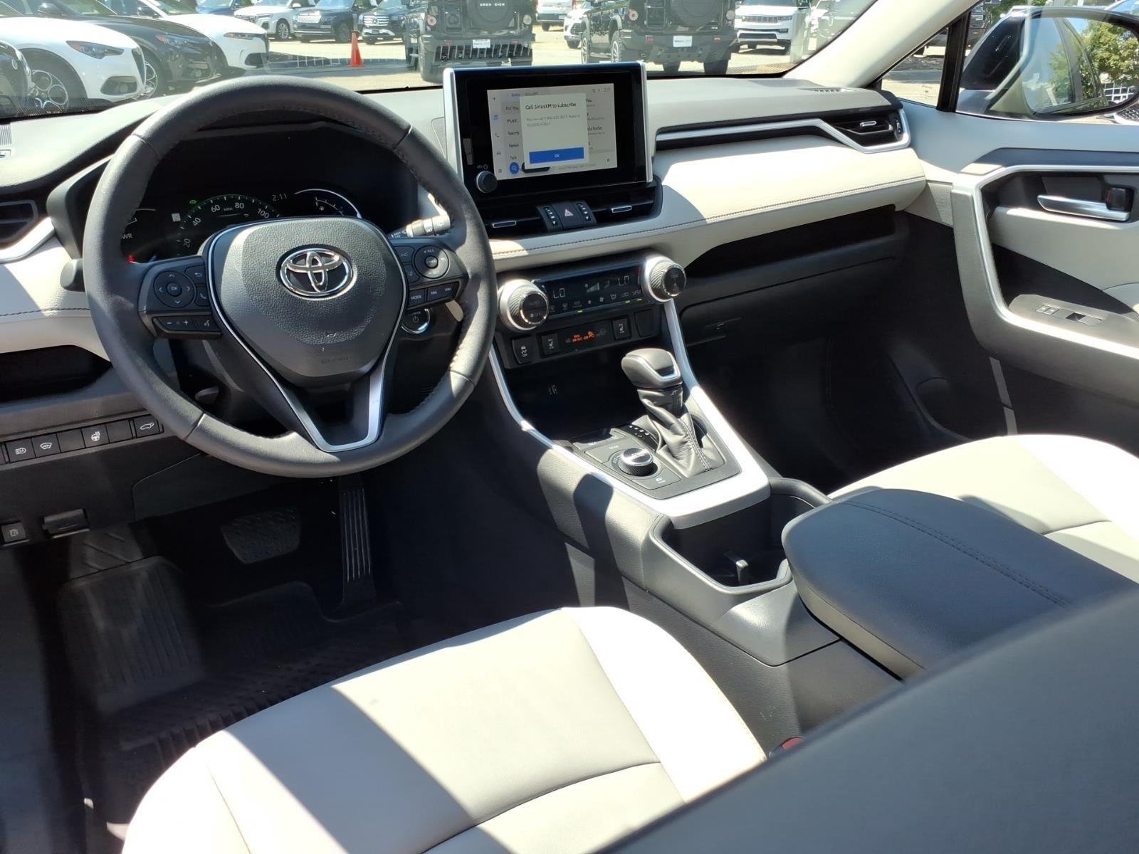 Used 2025 Magnetic Gray Metallic Toyota Hybrid XLE Premium image 22