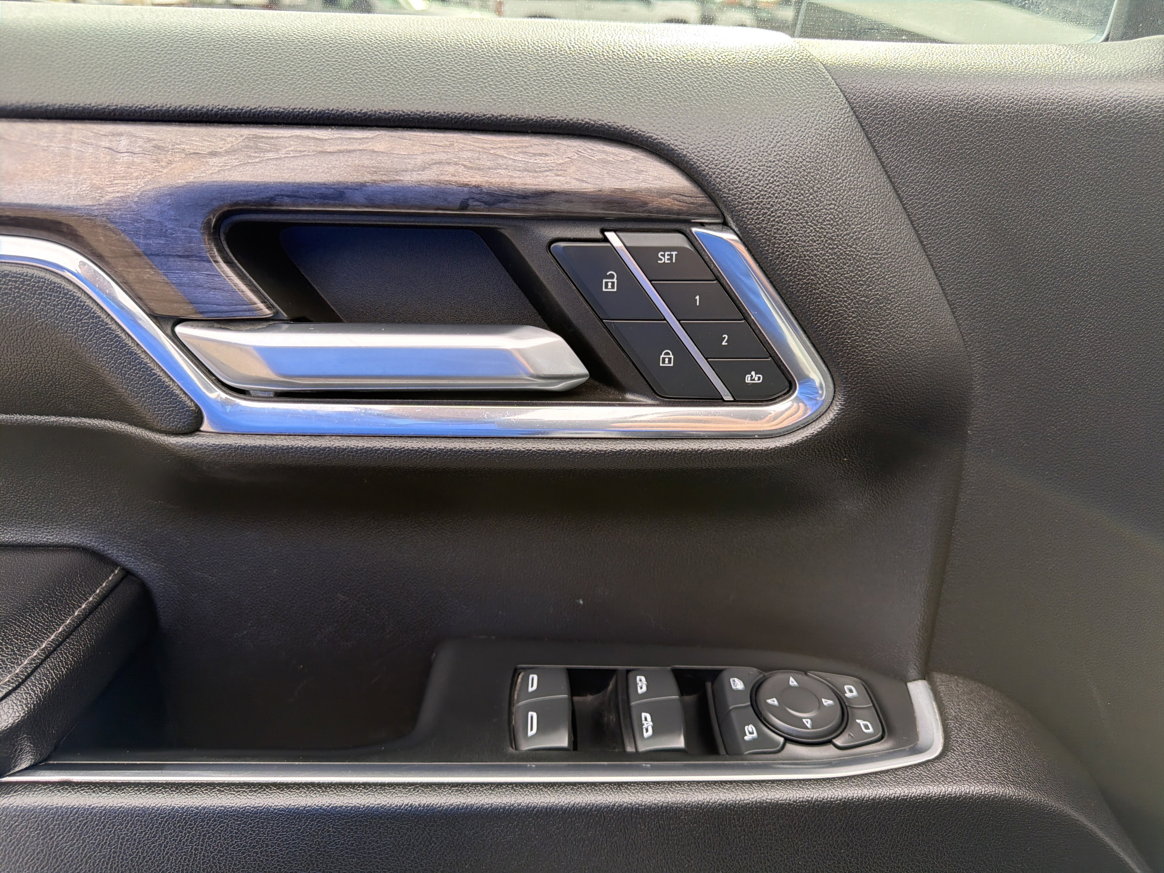Used 2024 Iridescent Pearl Tricoat Chevrolet LTZ image 13