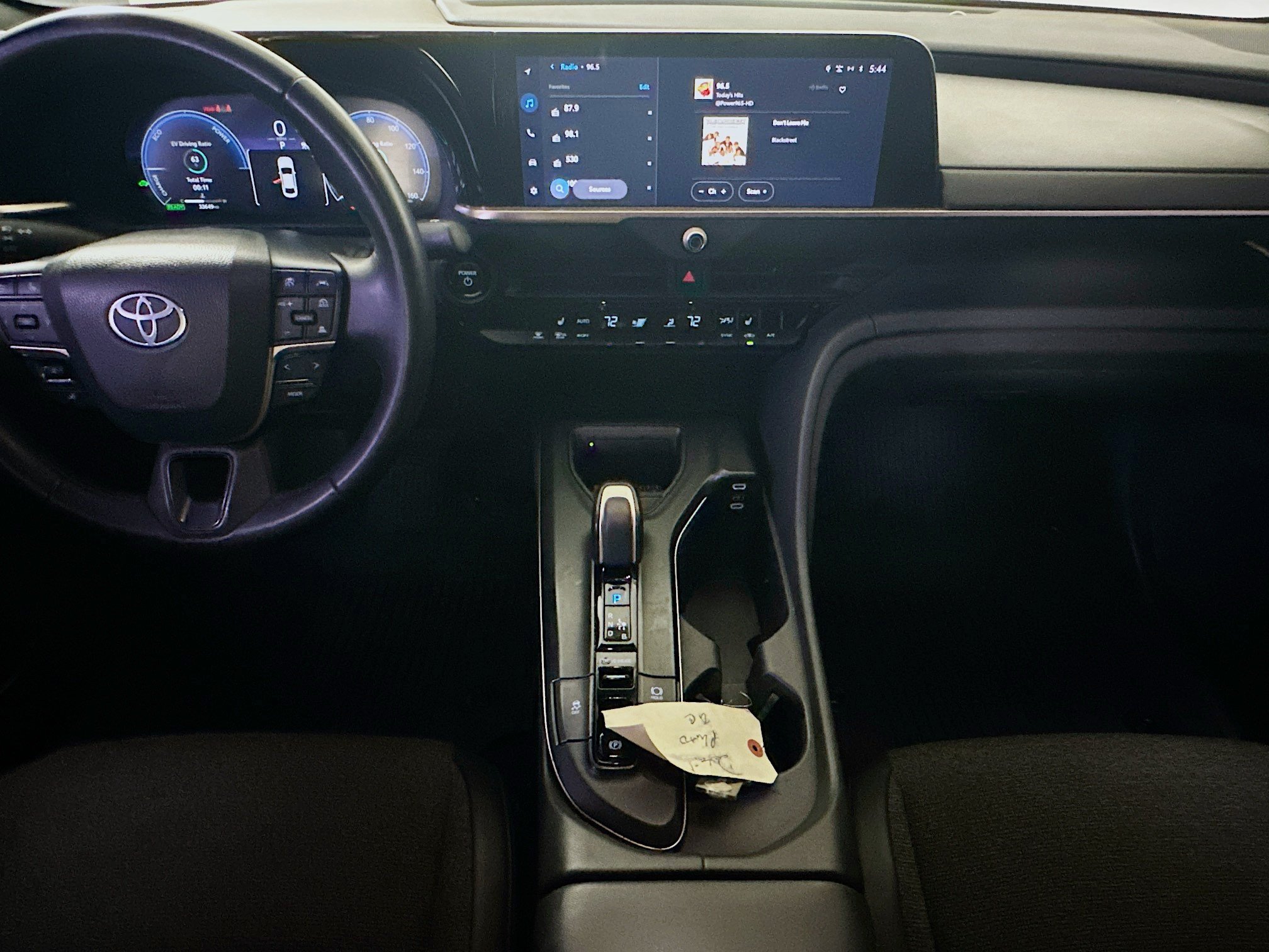 2023 Toyota Crown XLE - Photo 27