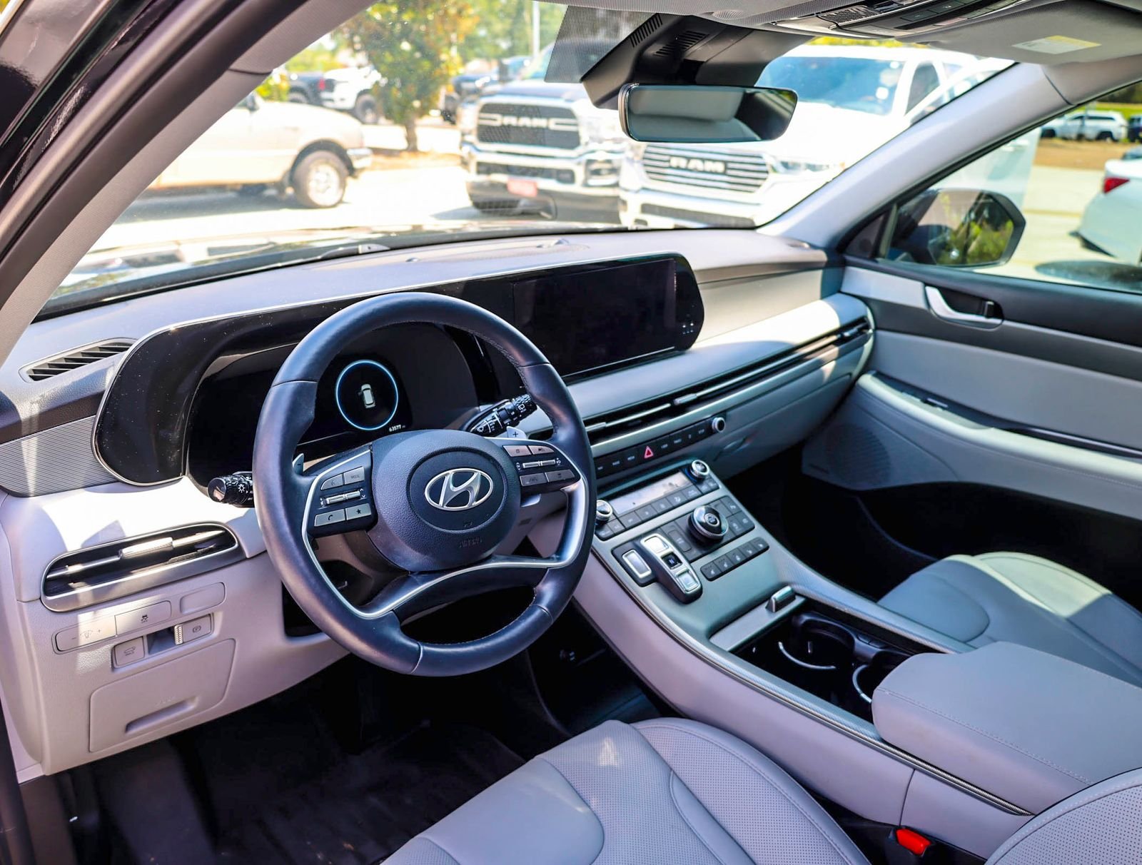 Used 2024 Black Hyundai SEL Premium Pck image 3