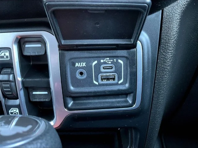 Used 2024 Gray Jeep Sport S image 18