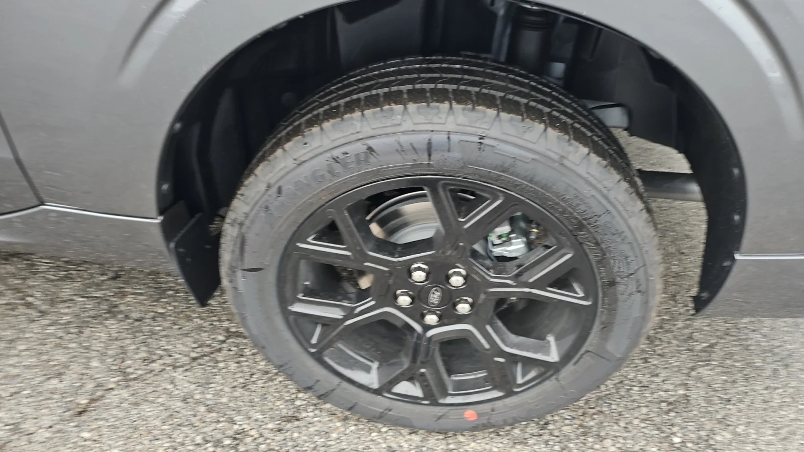 New 2026 Carbonized Gray Metallic Ford Lobo High AWD image 5