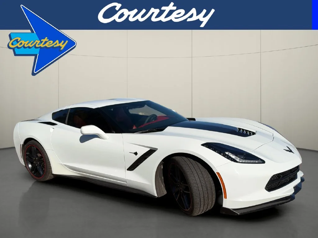 Used 2019 White Chevrolet Stingray Z51 image 1