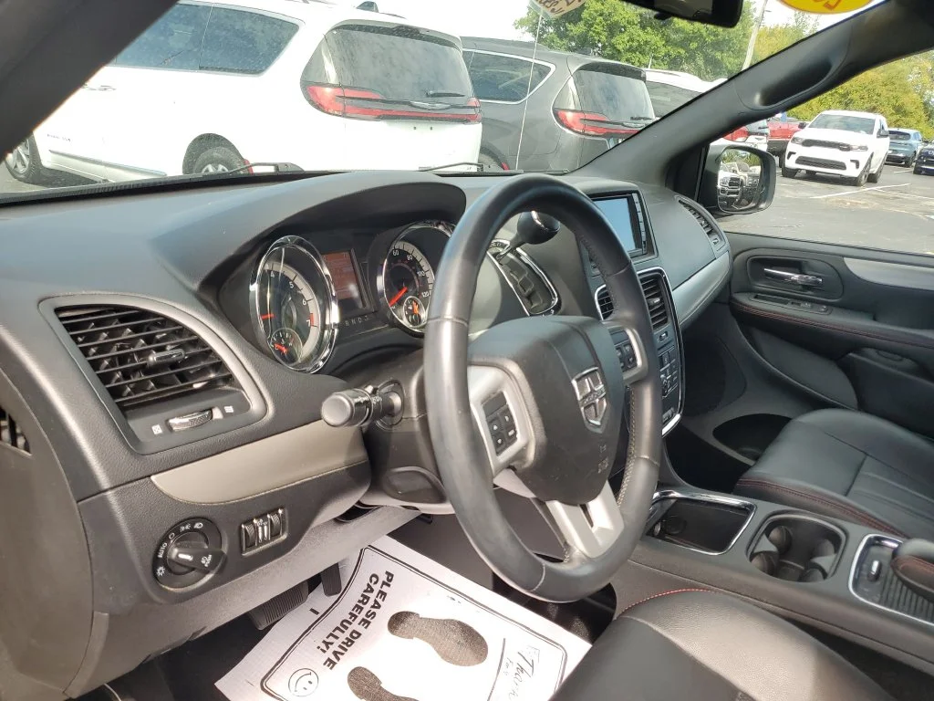Certified Used 2016 Black Dodge R/T image 19