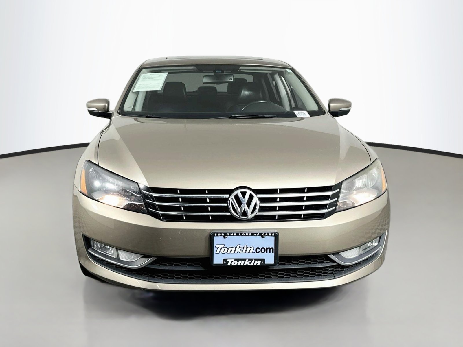 Used 2015 Titanium Volkswagen TDI SEL Premium image 2
