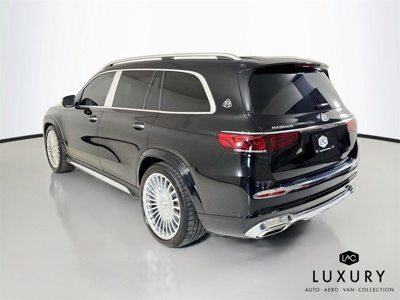 Used 2021 Obsidian Black Metallic Mercedes-Benz Maybach GLS 600 | One Owner | Executive Seating image 8