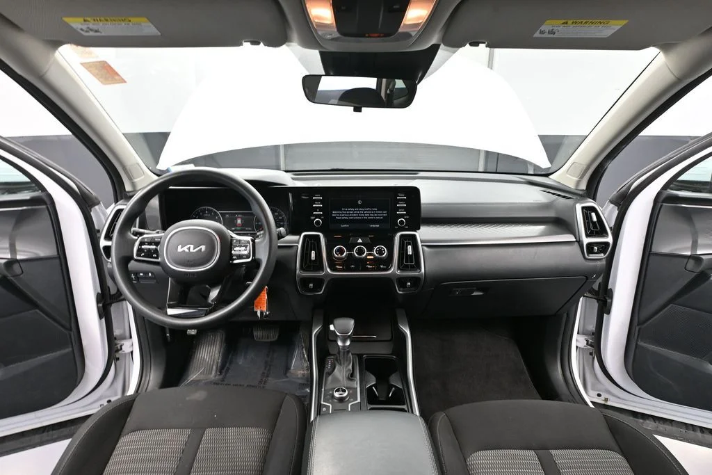 2023 Kia Sorento LX - Photo 23