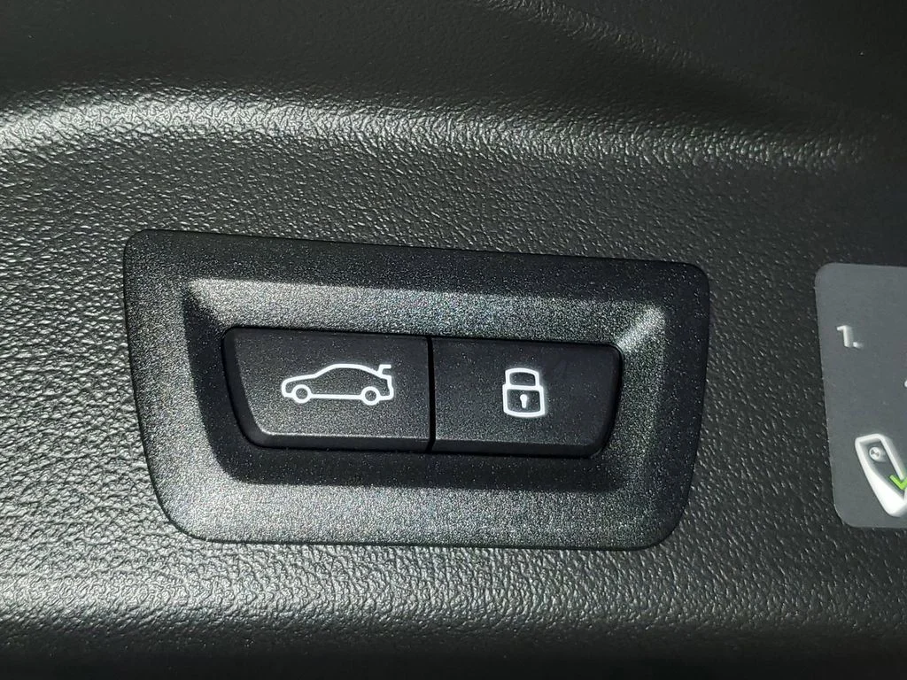 Used 2026 Gray BMW sDrive40i image 8