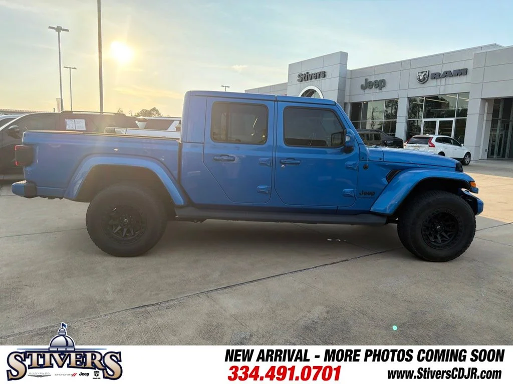 Used 2022 Blue Jeep Overland image 13