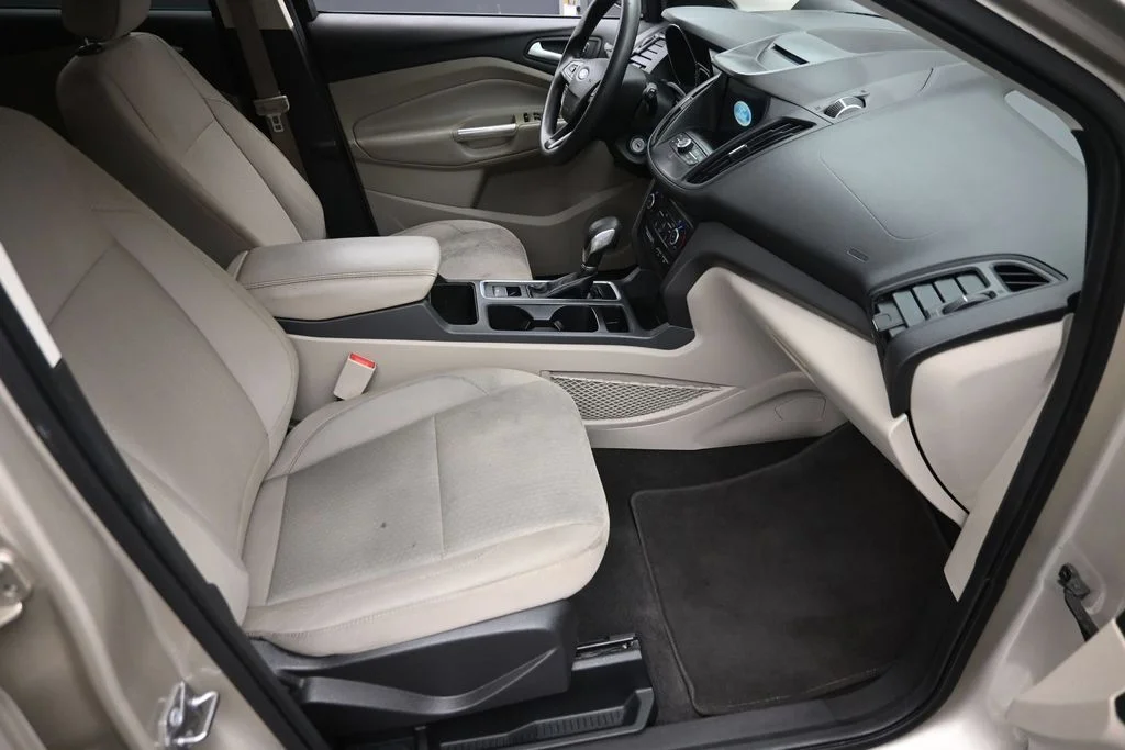 Used 2018 Gold Ford SE image 9