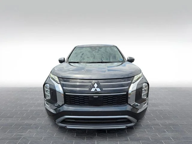 Used 2025 Gray Mitsubishi SE image 2