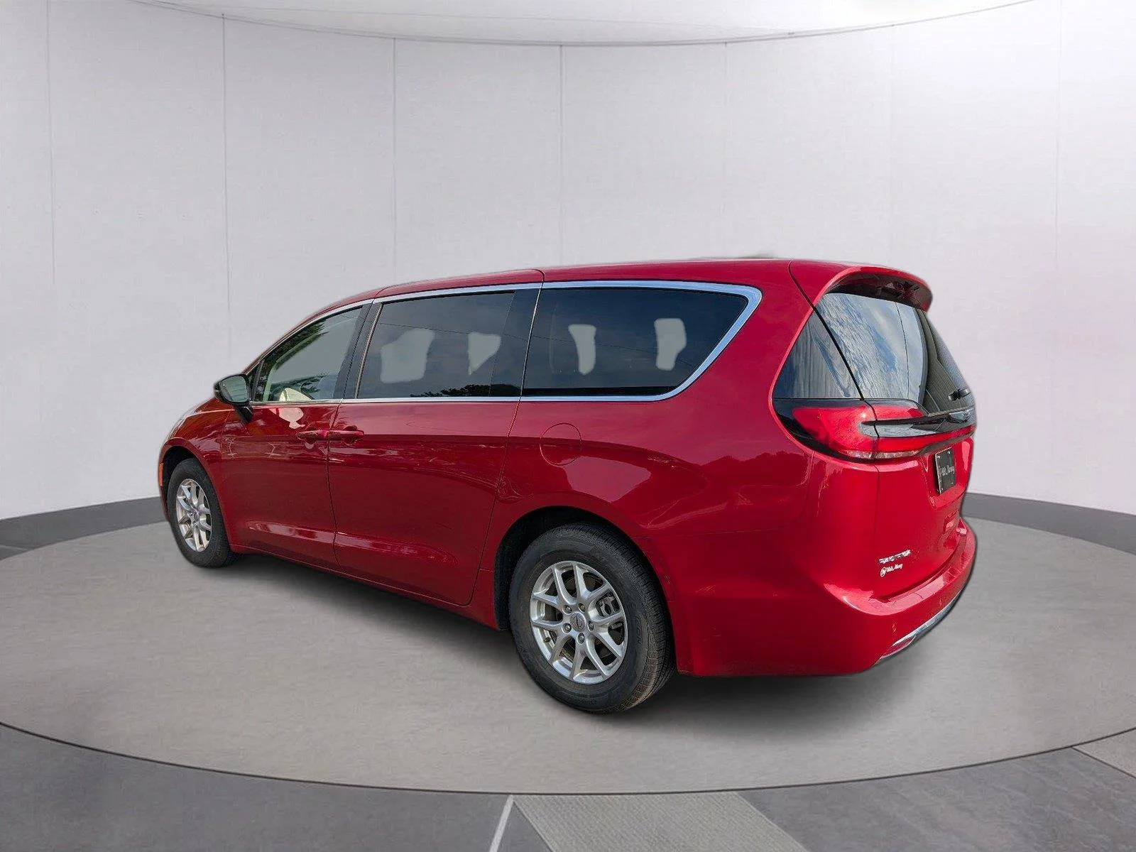 Used 2024 Red Hot Pearlcoat Chrysler Touring L image 5