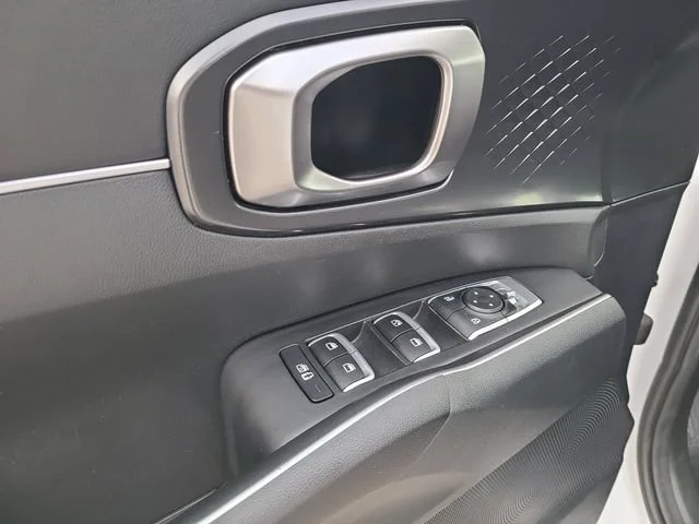 Used 2023 White Kia LX image 18
