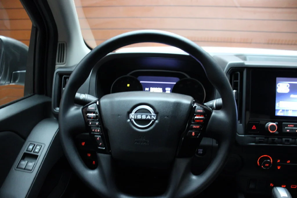 New 2027 Glacier White Nissan King Cab® S image 18