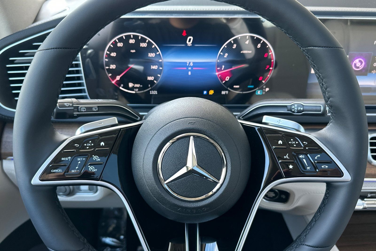 New 2026 White Mercedes-Benz GLE 450 image 24